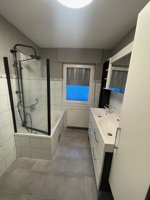 Prenájom bytu 4-izbový 90 m², Biblis, Hesensko Prenájom bytu 4-izbový 90 m², Biblis, Hesensko