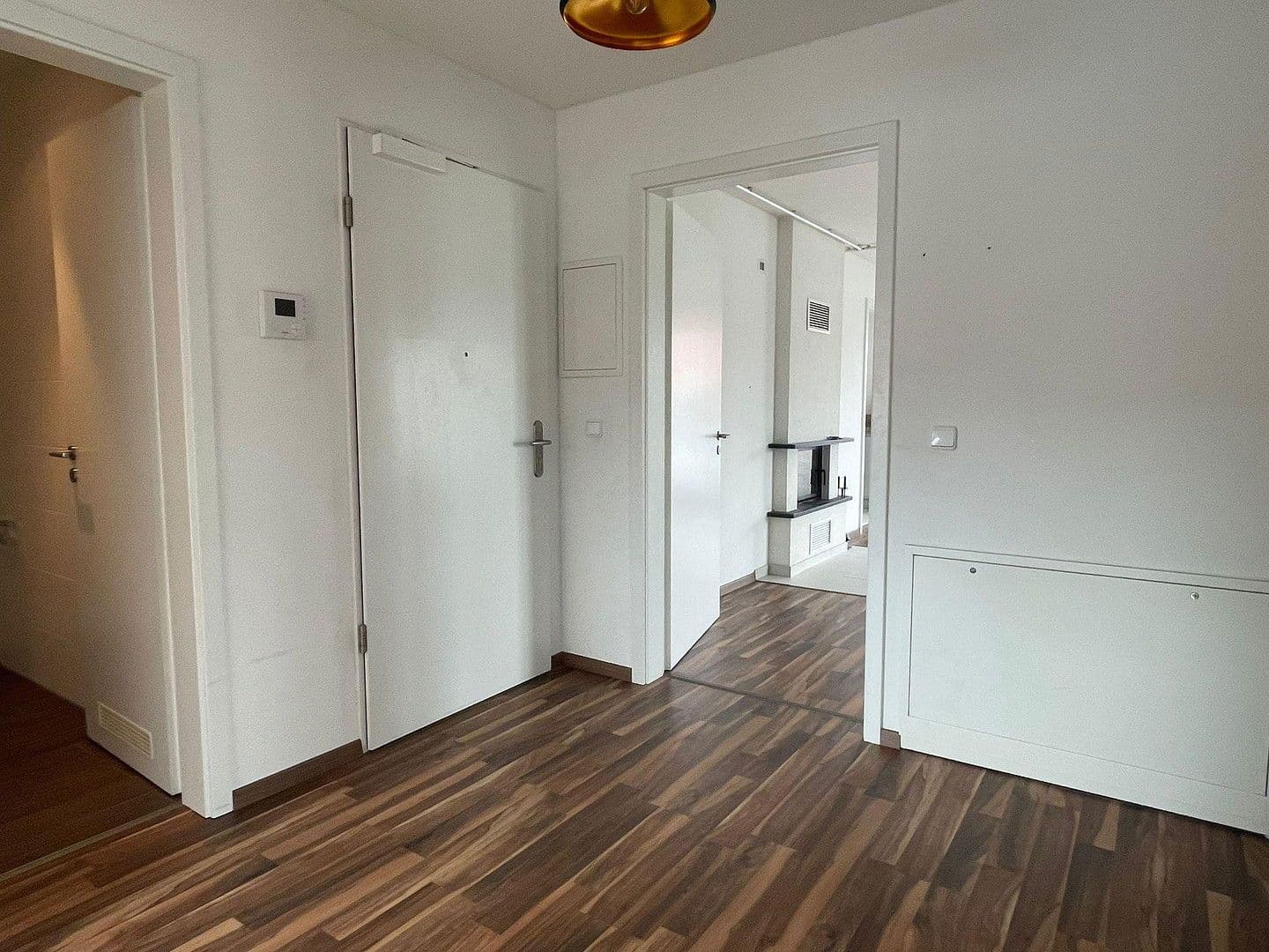 Prenájom bytu 4-izbový 118 m², Frankfurt am Main, Hesensko Prenájom bytu 4-izbový 118 m², Frankfurt am Main, Hesensko