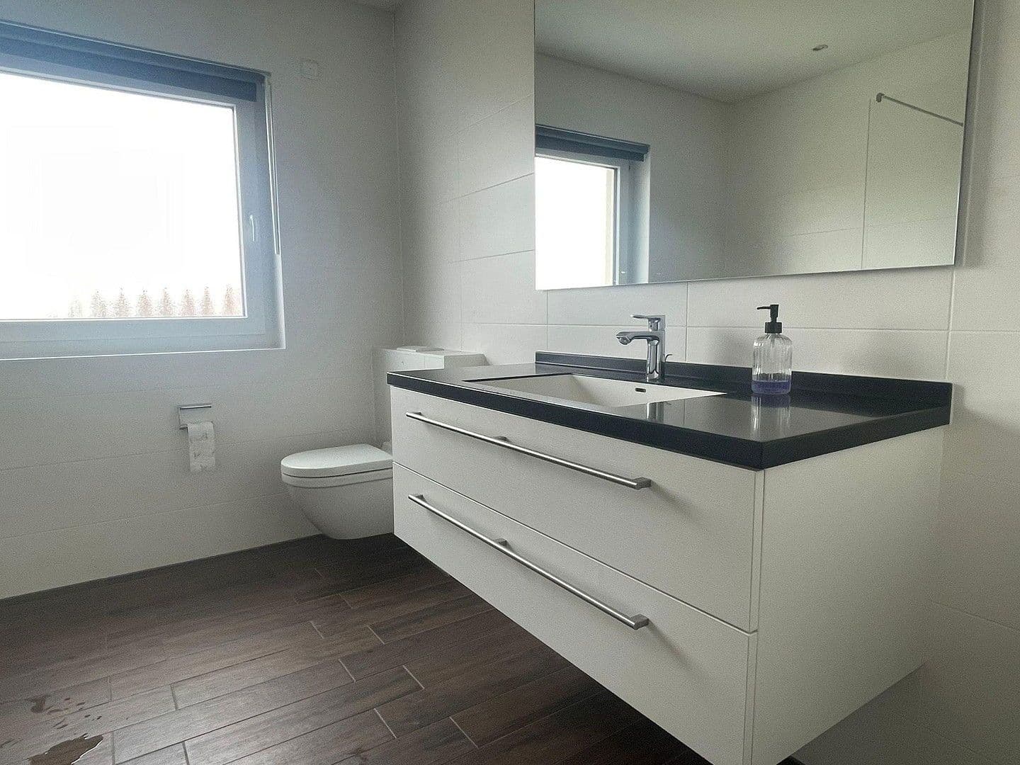 Prenájom bytu 4-izbový 118 m², Frankfurt am Main, Hesensko Prenájom bytu 4-izbový 118 m², Frankfurt am Main, Hesensko