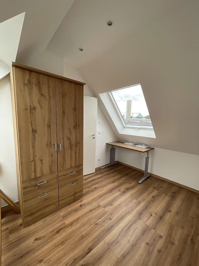 Prenájom bytu 5-izbový 95 m², Düsseldorf, Severné Porýnie - Westfálsko Prenájom bytu 5-izbový 95 m², Düsseldorf, Severné Porýnie - Westfálsko