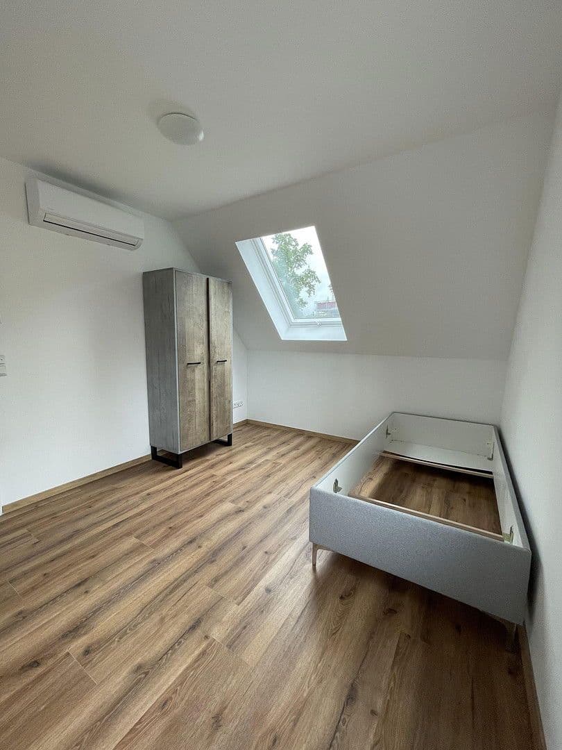 Prenájom bytu 5-izbový 95 m², Düsseldorf, Severné Porýnie - Westfálsko Prenájom bytu 5-izbový 95 m², Düsseldorf, Severné Porýnie - Westfálsko