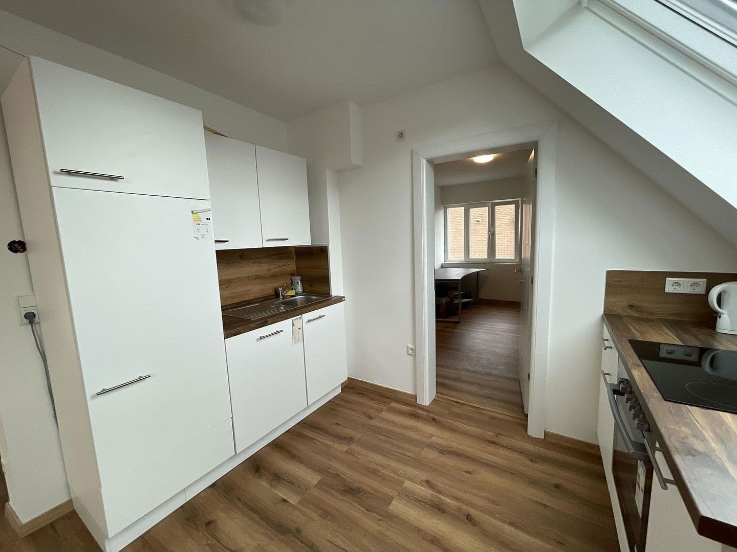 Prenájom bytu 5-izbový 95 m², Düsseldorf, Severné Porýnie - Westfálsko Prenájom bytu 5-izbový 95 m², Düsseldorf, Severné Porýnie - Westfálsko