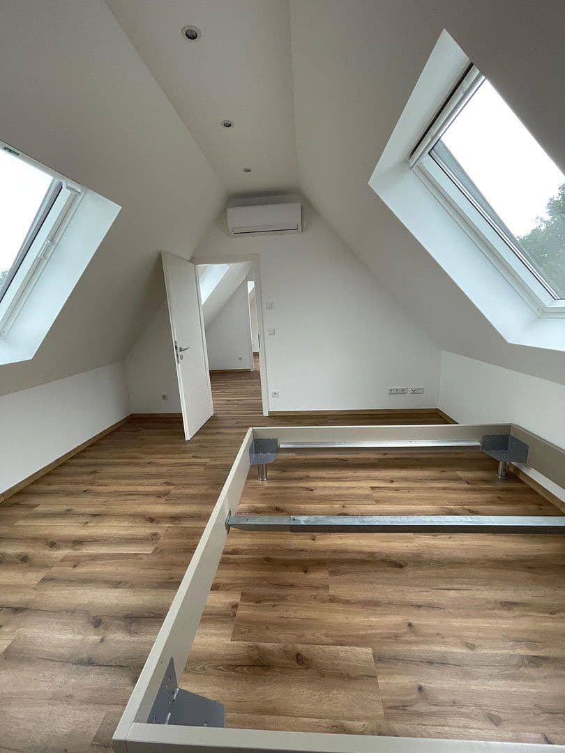 Prenájom bytu 5-izbový 95 m², Düsseldorf, Severné Porýnie - Westfálsko Prenájom bytu 5-izbový 95 m², Düsseldorf, Severné Porýnie - Westfálsko