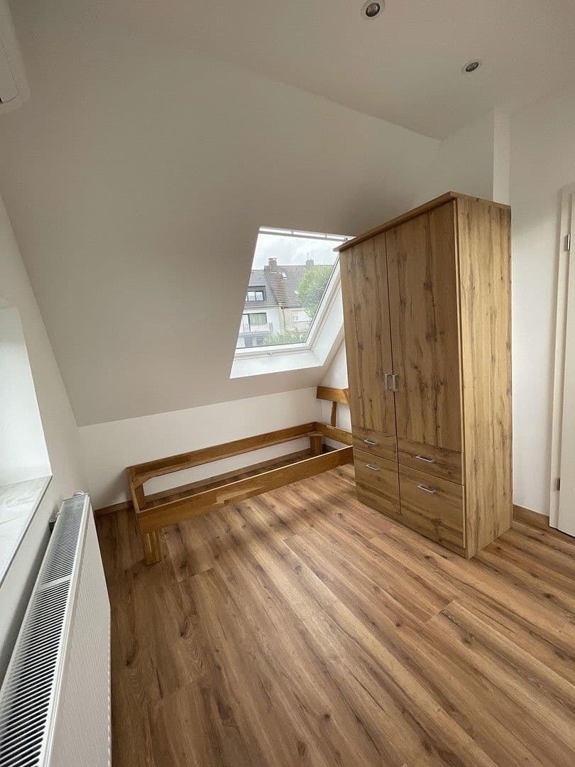 Prenájom bytu 5-izbový 95 m², Düsseldorf, Severné Porýnie - Westfálsko Prenájom bytu 5-izbový 95 m², Düsseldorf, Severné Porýnie - Westfálsko