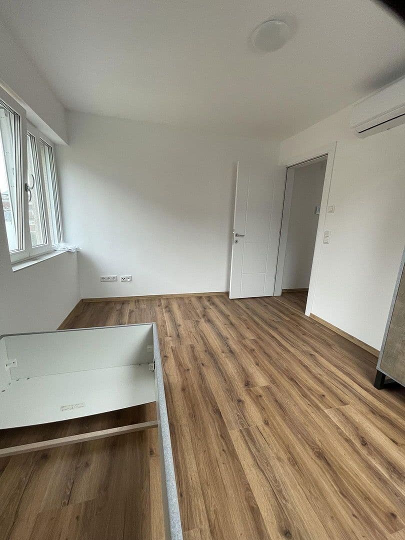 Prenájom bytu 5-izbový 95 m², Düsseldorf, Severné Porýnie - Westfálsko Prenájom bytu 5-izbový 95 m², Düsseldorf, Severné Porýnie - Westfálsko