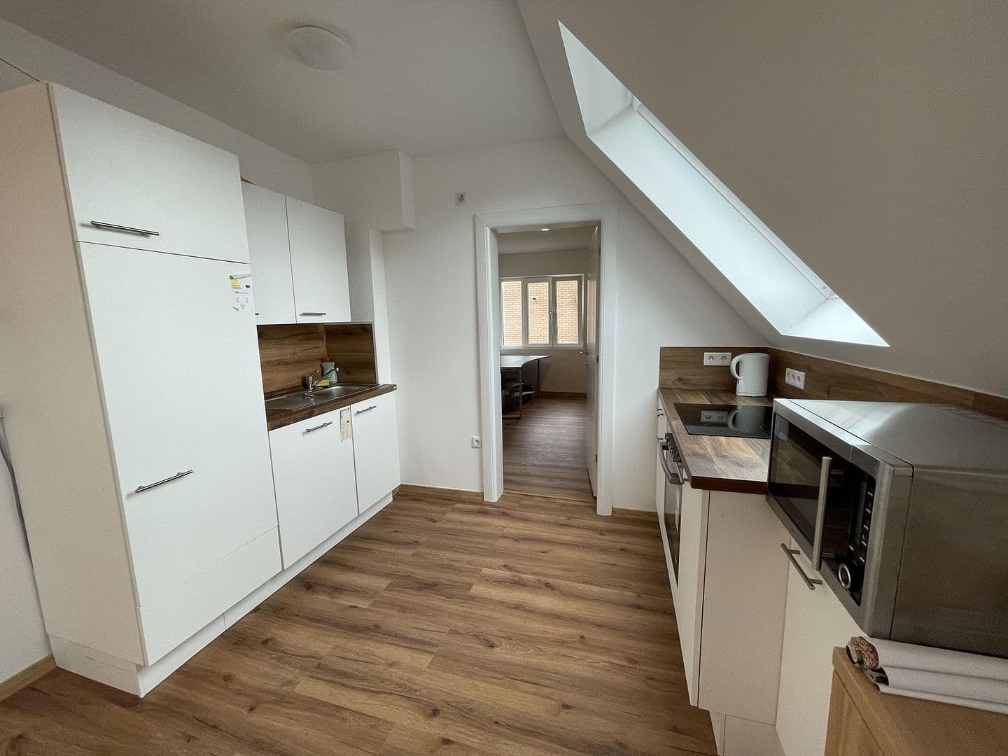 Prenájom bytu 5-izbový 95 m², Düsseldorf, Severné Porýnie - Westfálsko Prenájom bytu 5-izbový 95 m², Düsseldorf, Severné Porýnie - Westfálsko