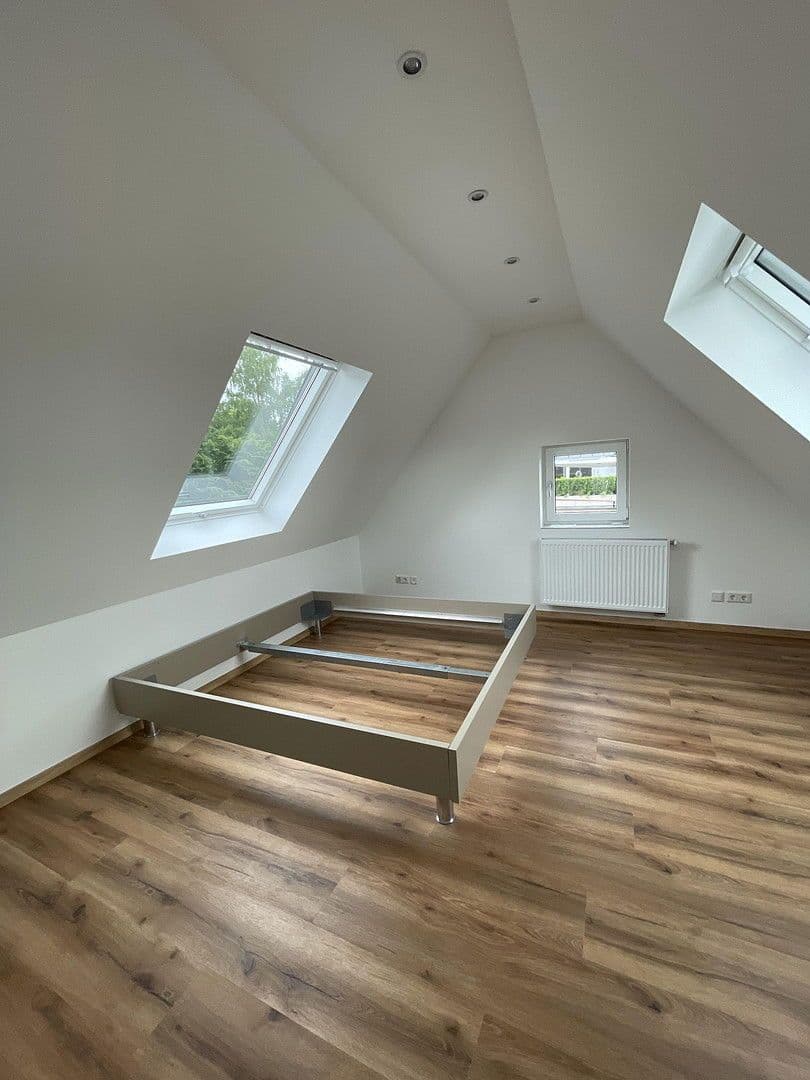 Prenájom bytu 5-izbový 95 m², Düsseldorf, Severné Porýnie - Westfálsko Prenájom bytu 5-izbový 95 m², Düsseldorf, Severné Porýnie - Westfálsko