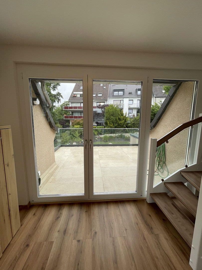 Prenájom bytu 5-izbový 95 m², Düsseldorf, Severné Porýnie - Westfálsko Prenájom bytu 5-izbový 95 m², Düsseldorf, Severné Porýnie - Westfálsko