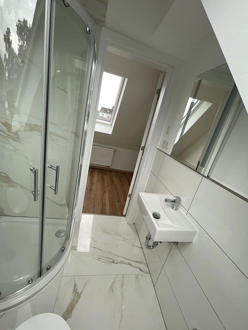 Prenájom bytu 5-izbový 95 m², Düsseldorf, Severné Porýnie - Westfálsko Prenájom bytu 5-izbový 95 m², Düsseldorf, Severné Porýnie - Westfálsko