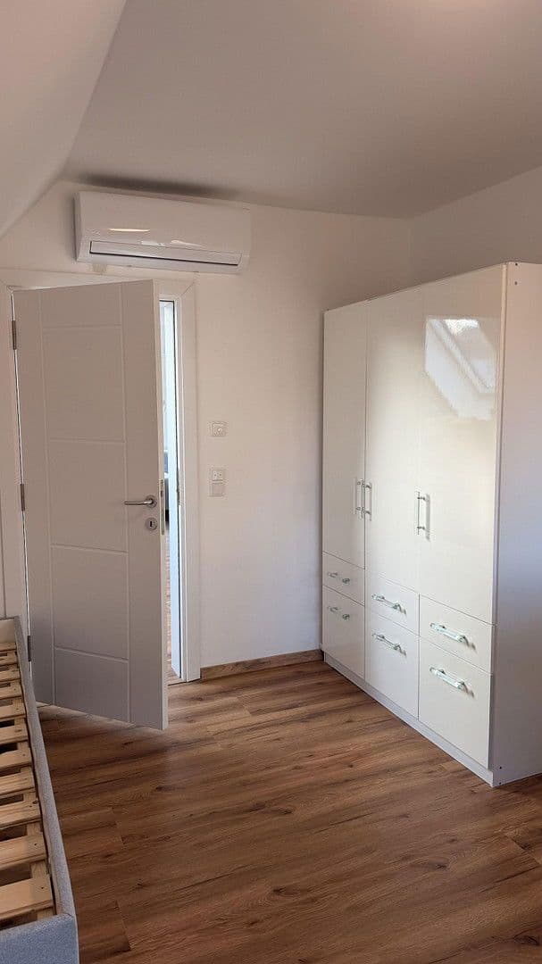 Prenájom bytu 5-izbový 95 m², Düsseldorf, Severné Porýnie - Westfálsko Prenájom bytu 5-izbový 95 m², Düsseldorf, Severné Porýnie - Westfálsko