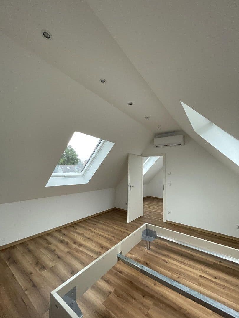 Prenájom bytu 5-izbový 95 m², Düsseldorf, Severné Porýnie - Westfálsko Prenájom bytu 5-izbový 95 m², Düsseldorf, Severné Porýnie - Westfálsko