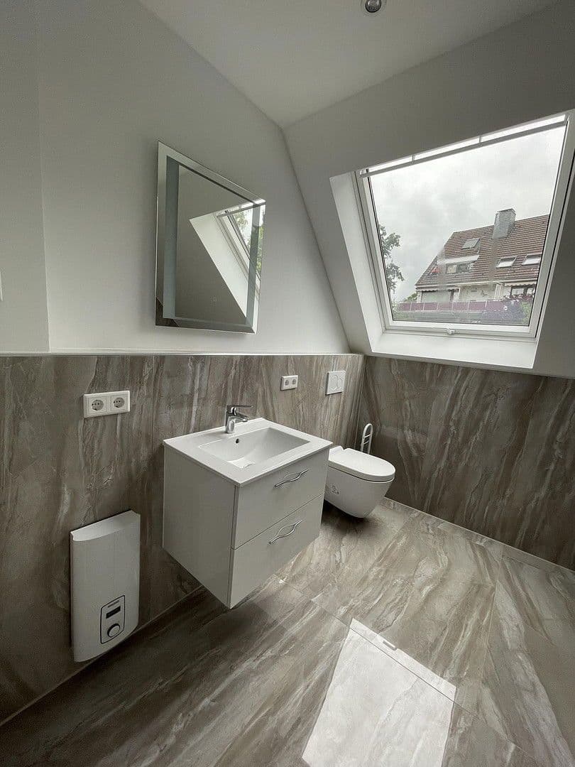 Prenájom bytu 5-izbový 95 m², Düsseldorf, Severné Porýnie - Westfálsko Prenájom bytu 5-izbový 95 m², Düsseldorf, Severné Porýnie - Westfálsko