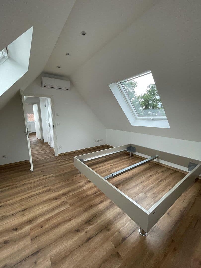 Prenájom bytu 5-izbový 95 m², Düsseldorf, Severné Porýnie - Westfálsko Prenájom bytu 5-izbový 95 m², Düsseldorf, Severné Porýnie - Westfálsko