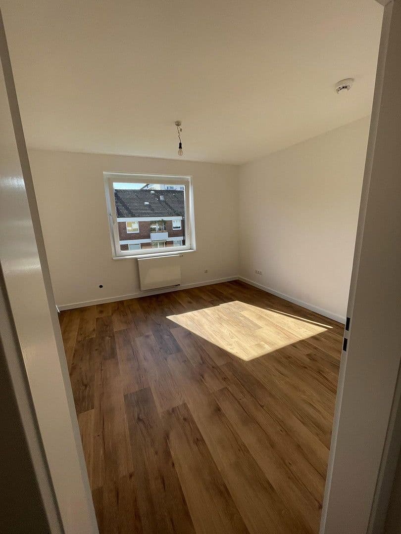 Prenájom bytu 4-izbový 98 m², Reinbek, Šlezvicko-Holštajnsko Prenájom bytu 4-izbový 98 m², Reinbek, Šlezvicko-Holštajnsko