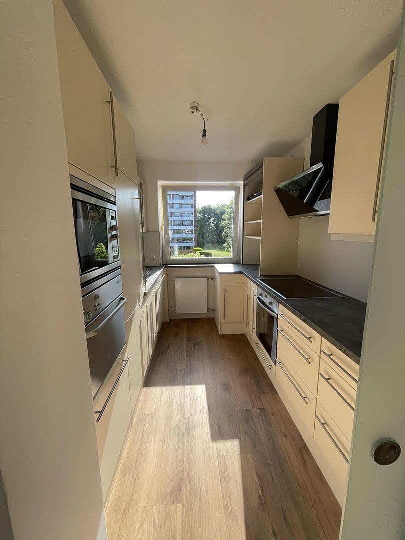 Prenájom bytu 4-izbový 98 m², Reinbek, Šlezvicko-Holštajnsko Prenájom bytu 4-izbový 98 m², Reinbek, Šlezvicko-Holštajnsko