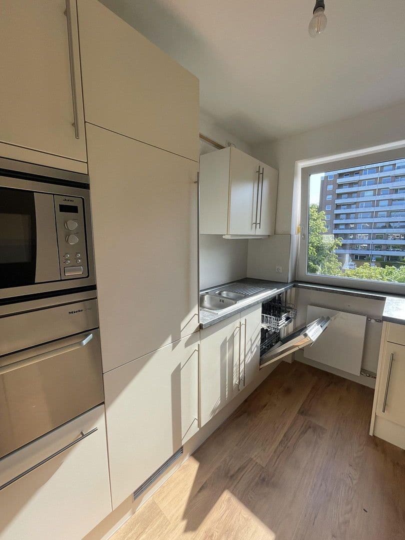 Prenájom bytu 4-izbový 98 m², Reinbek, Šlezvicko-Holštajnsko Prenájom bytu 4-izbový 98 m², Reinbek, Šlezvicko-Holštajnsko