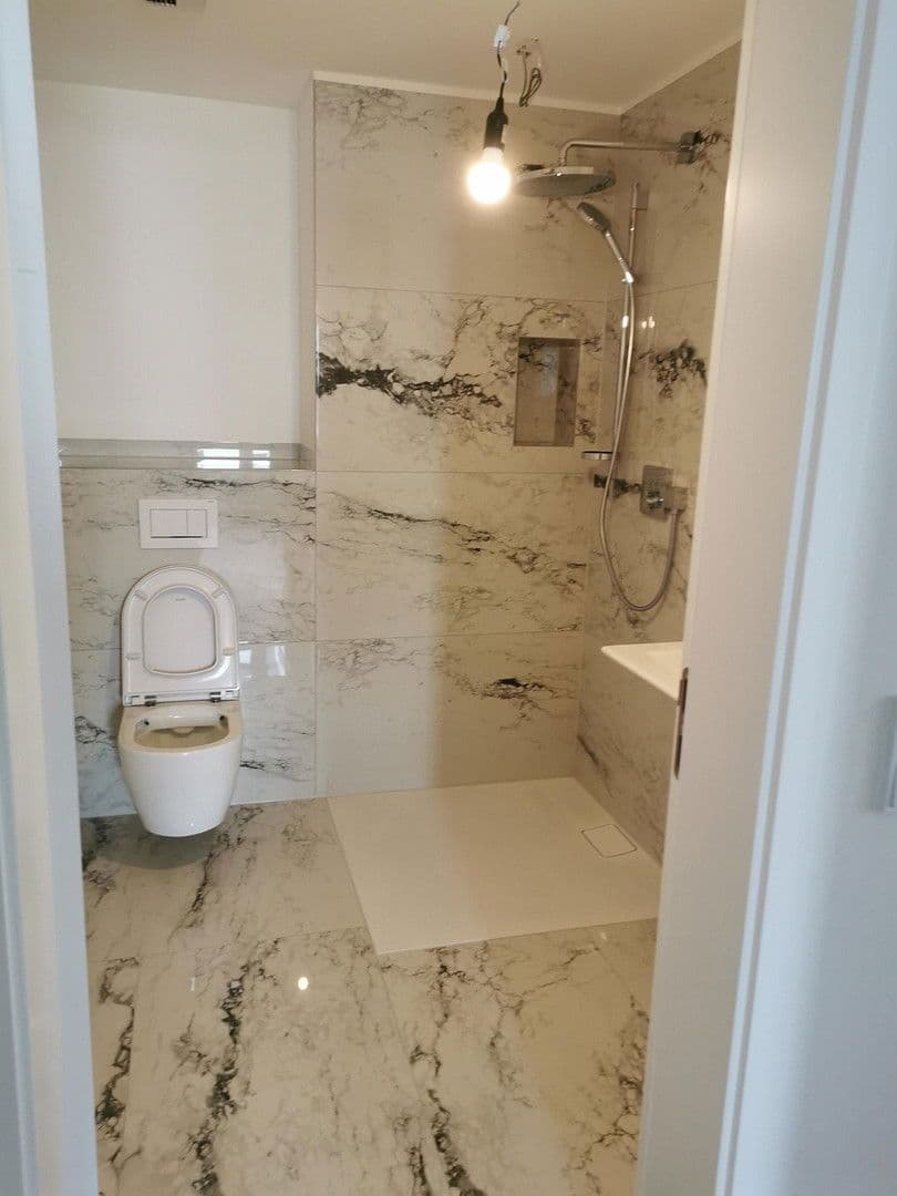 Prenájom bytu 5-izbový 173 m², Kronberger Strasse, Bad Soden am Taunus, Hesensko Prenájom bytu 5-izbový 173 m², Kronberger Strasse, Bad Soden am Taunus, Hesensko