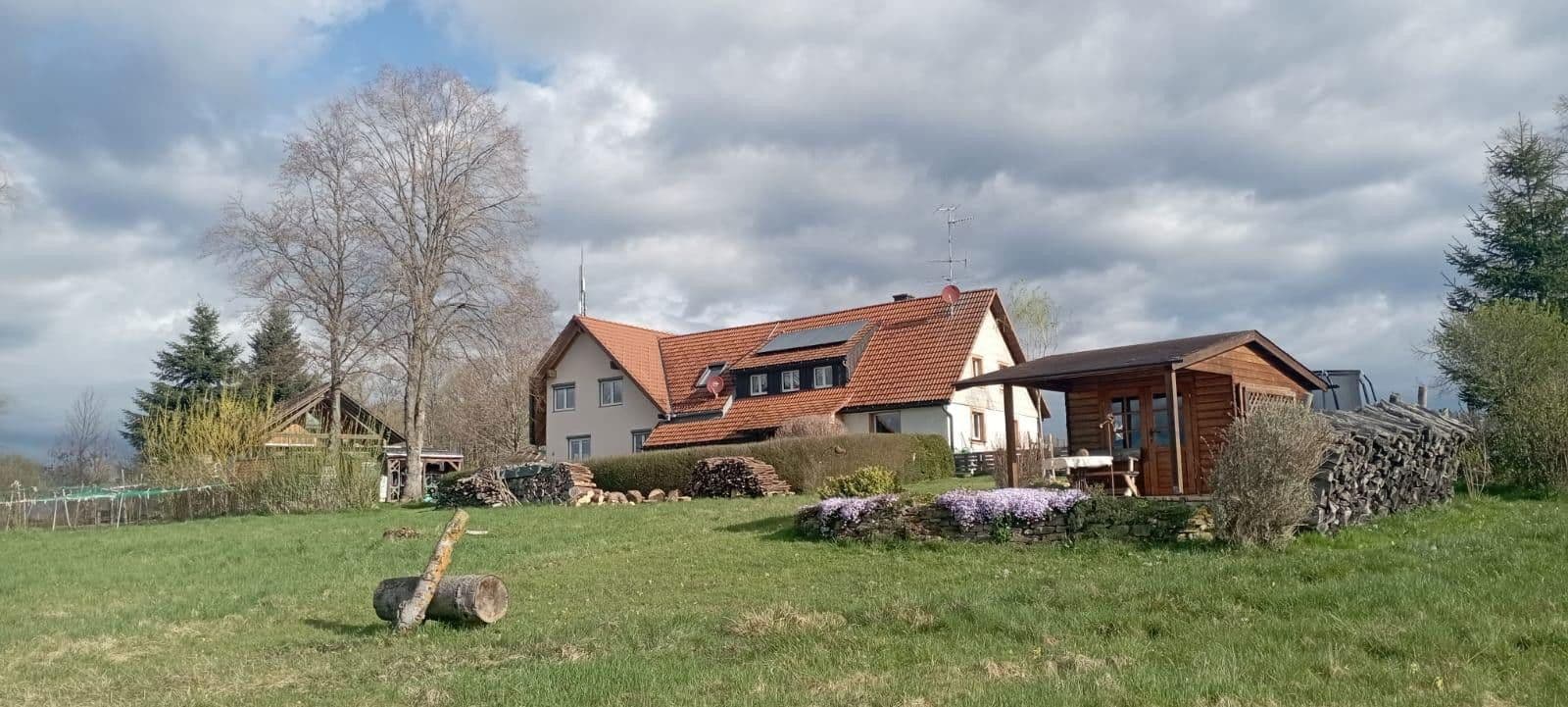 Predaj domu 390 m², pozemek 23.963 m², Friedenweiler, Bádensko-Wurttembersko Predaj domu 390 m², pozemek 23.963 m², Friedenweiler, Bádensko-Wurttembersko