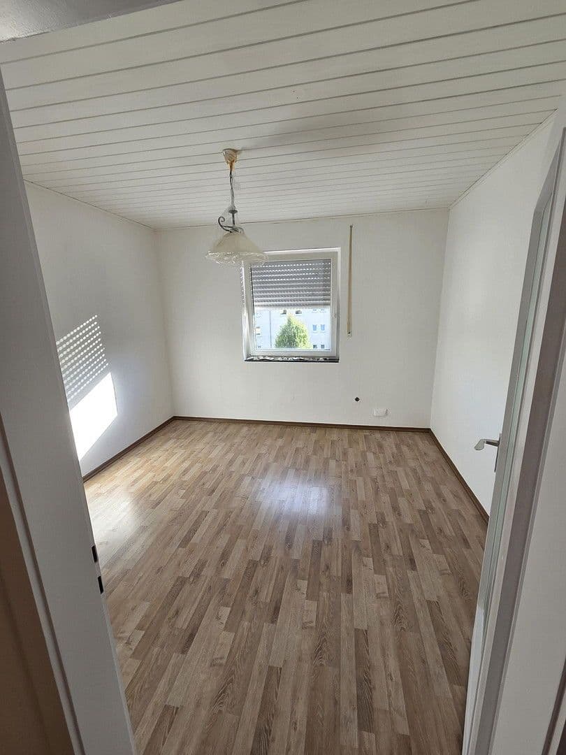 Prenájom bytu 3-izbový 72 m², Lauterburgstr. 11a, Coburg, Bavorsko Prenájom bytu 3-izbový 72 m², Lauterburgstr. 11a, Coburg, Bavorsko