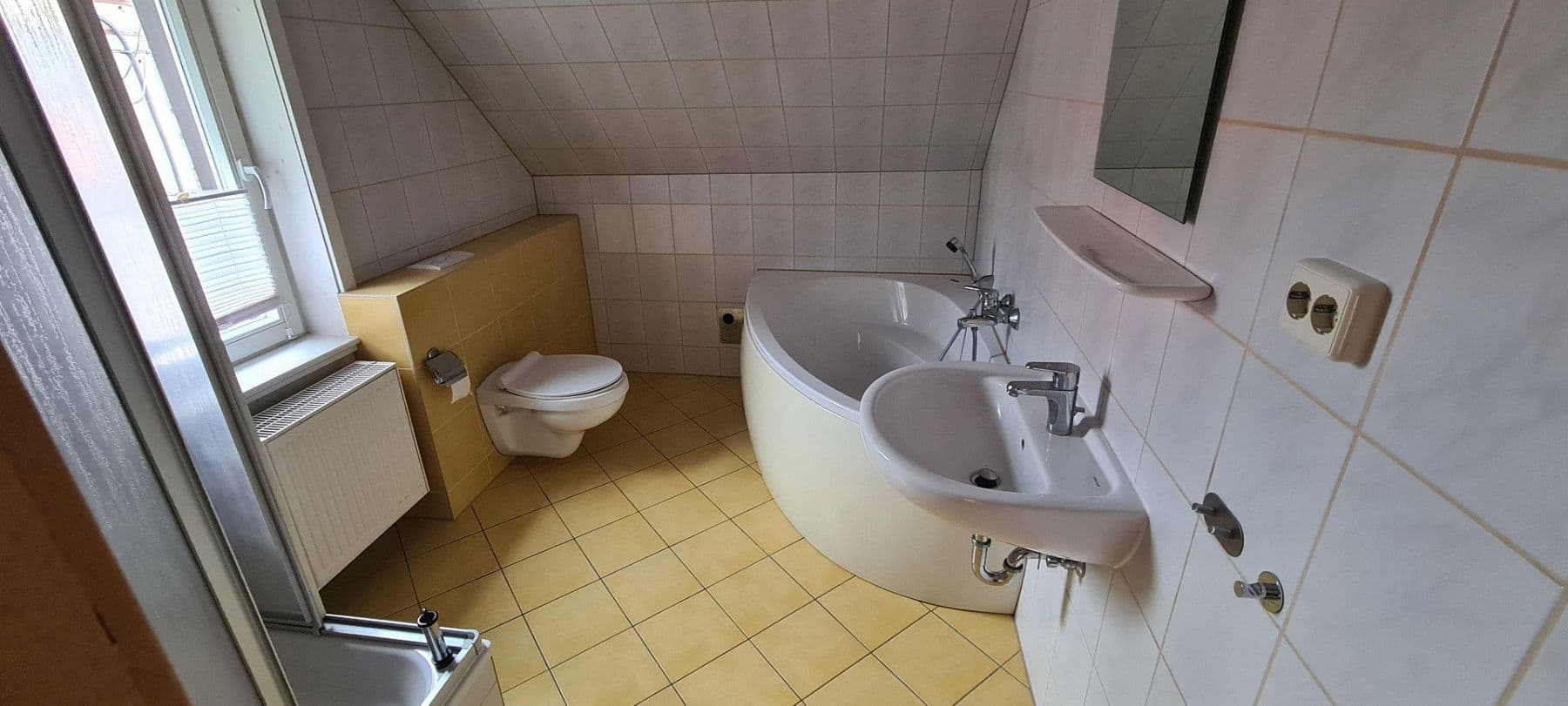 Prenájom bytu 4-izbový 88 m², Suhl, Durínsko Prenájom bytu 4-izbový 88 m², Suhl, Durínsko