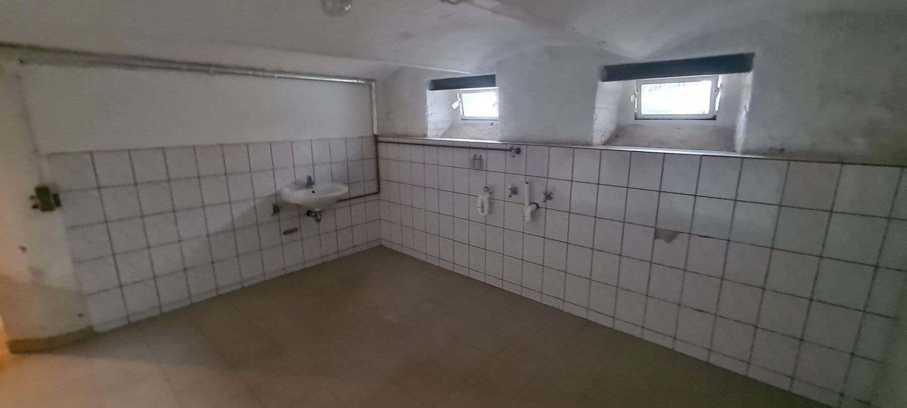 Prenájom bytu 4-izbový 88 m², Suhl, Durínsko Prenájom bytu 4-izbový 88 m², Suhl, Durínsko