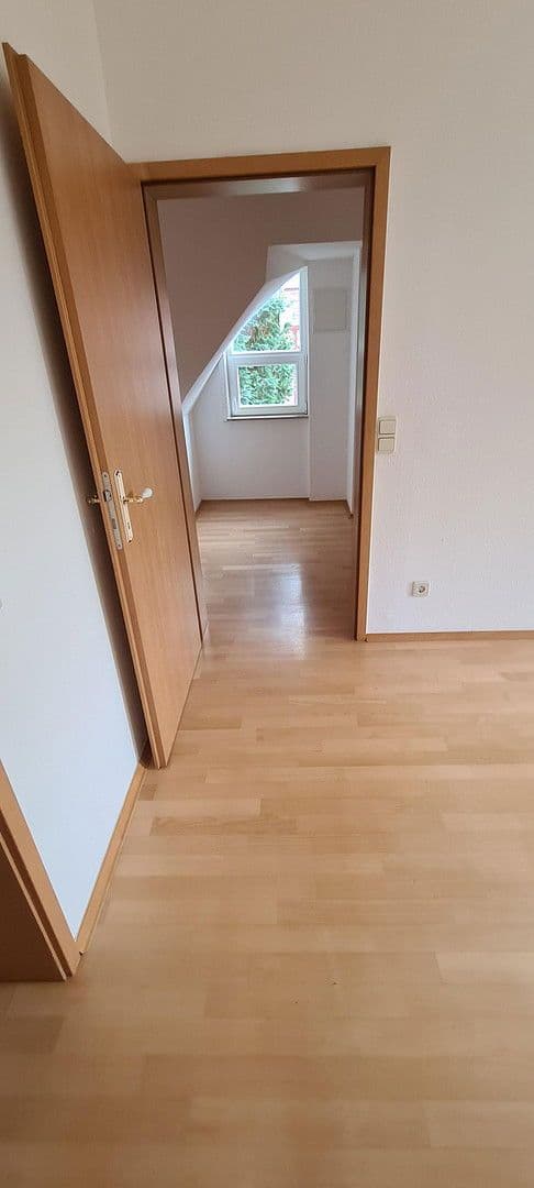 Prenájom bytu 4-izbový 88 m², Suhl, Durínsko Prenájom bytu 4-izbový 88 m², Suhl, Durínsko