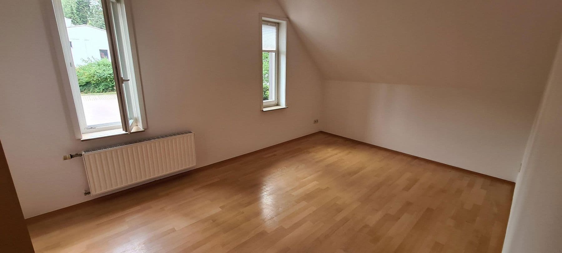 Prenájom bytu 4-izbový 88 m², Suhl, Durínsko Prenájom bytu 4-izbový 88 m², Suhl, Durínsko