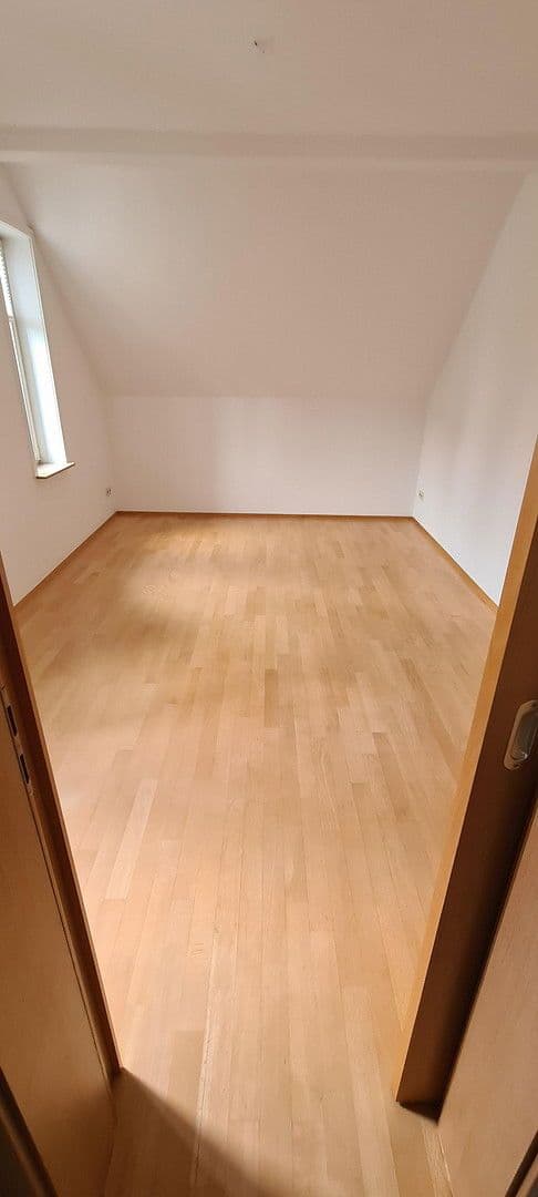 Prenájom bytu 4-izbový 88 m², Suhl, Durínsko Prenájom bytu 4-izbový 88 m², Suhl, Durínsko