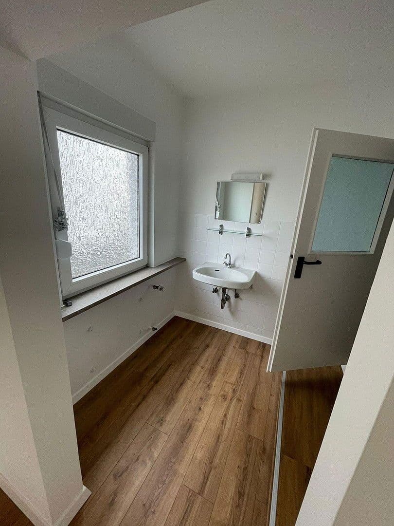 Prenájom bytu 4-izbový 108 m², Friedrichshafen, Bádensko-Wurttembersko Prenájom bytu 4-izbový 108 m², Friedrichshafen, Bádensko-Wurttembersko