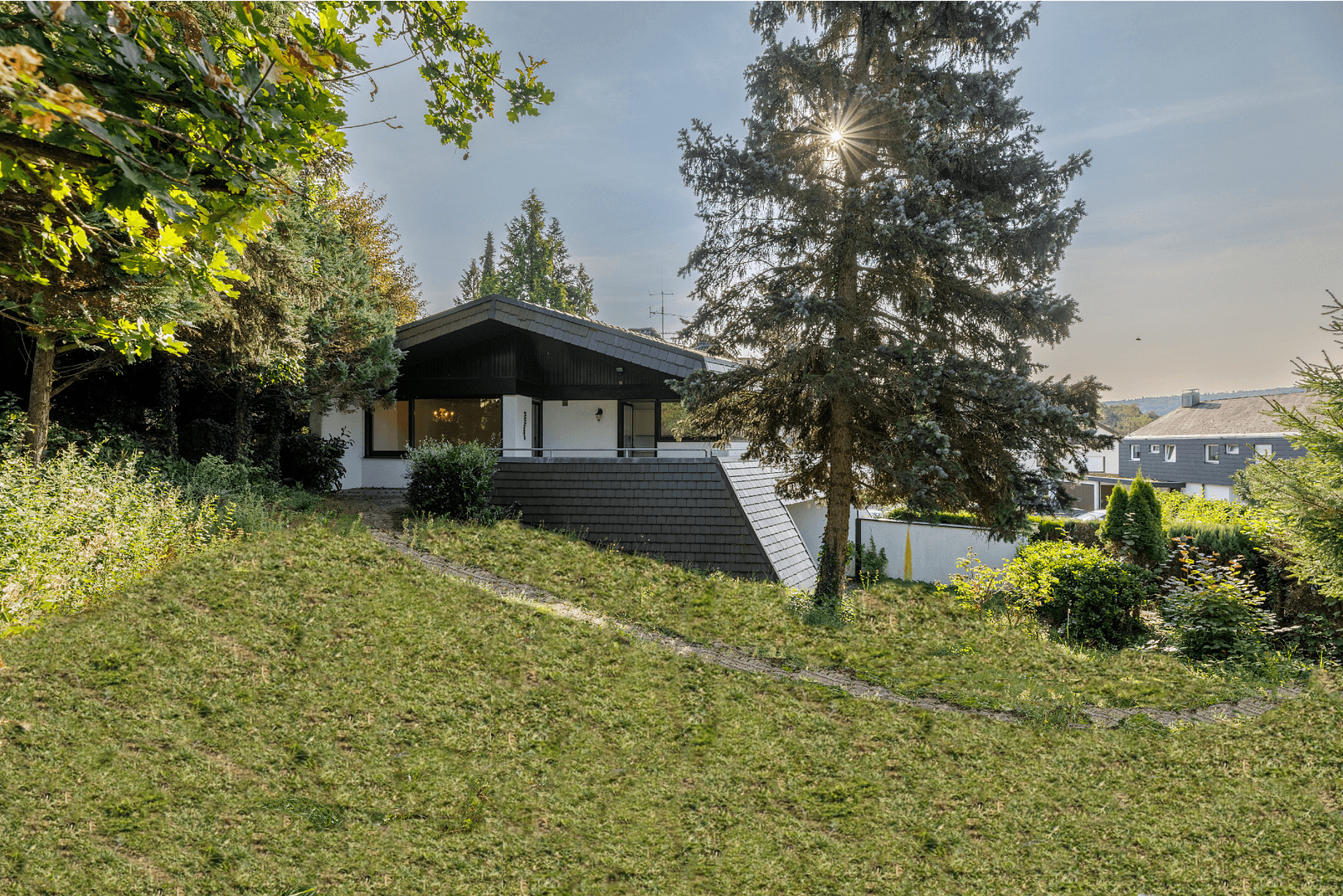 Predaj domu 220 m², pozemek 673 m², Birkenwaldweg 1, Waldenbuch, Bádensko-Wurttembersko Predaj domu 220 m², pozemek 673 m², Birkenwaldweg 1, Waldenbuch, Bádensko-Wurttembersko