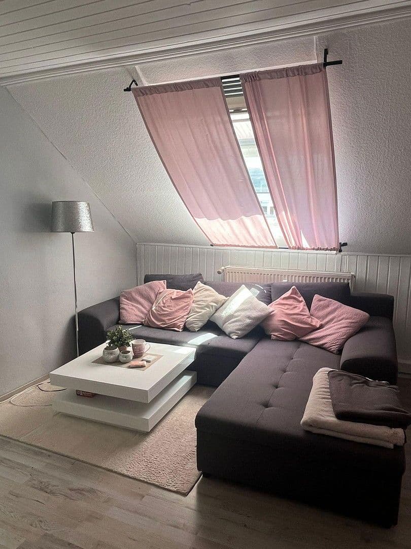 Prenájom bytu 2-izbový 49 m², Moerserstr.298, Duisburg, Severné Porýnie - Westfálsko Prenájom bytu 2-izbový 49 m², Moerserstr.298, Duisburg, Severné Porýnie - Westfálsko