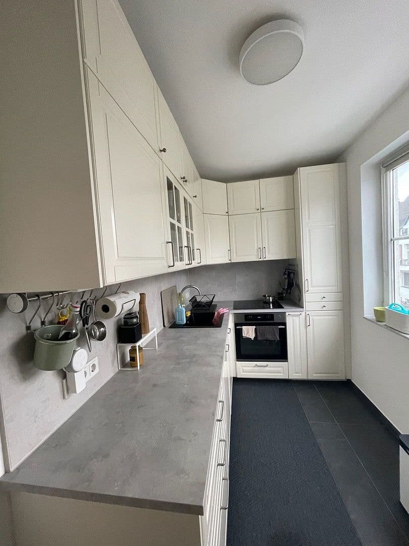 Prenájom bytu 3-izbový 94 m², Ubierstraße 105, Bonn, Severné Porýnie - Westfálsko Prenájom bytu 3-izbový 94 m², Ubierstraße 105, Bonn, Severné Porýnie - Westfálsko