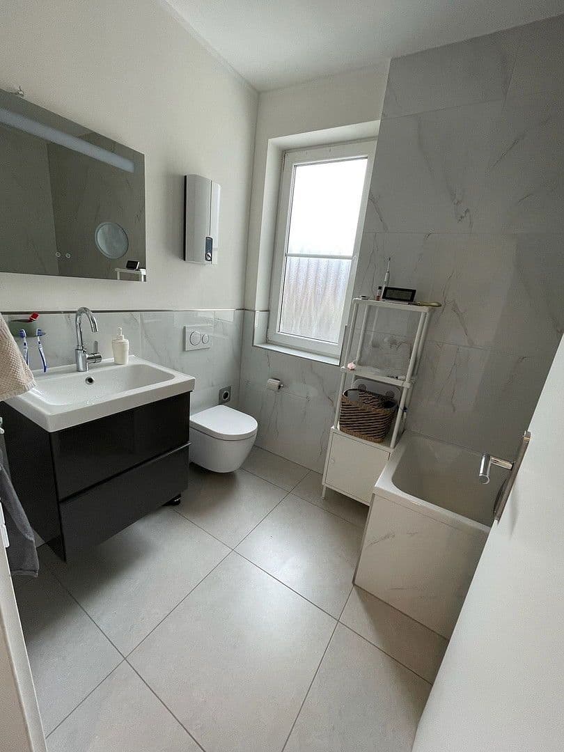 Prenájom bytu 3-izbový 94 m², Ubierstraße 105, Bonn, Severné Porýnie - Westfálsko Prenájom bytu 3-izbový 94 m², Ubierstraße 105, Bonn, Severné Porýnie - Westfálsko