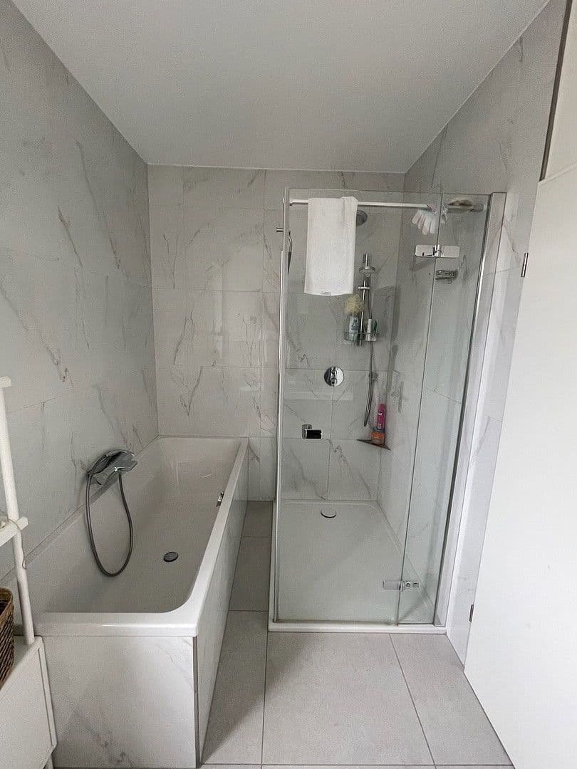 Prenájom bytu 3-izbový 94 m², Ubierstraße 105, Bonn, Severné Porýnie - Westfálsko Prenájom bytu 3-izbový 94 m², Ubierstraße 105, Bonn, Severné Porýnie - Westfálsko