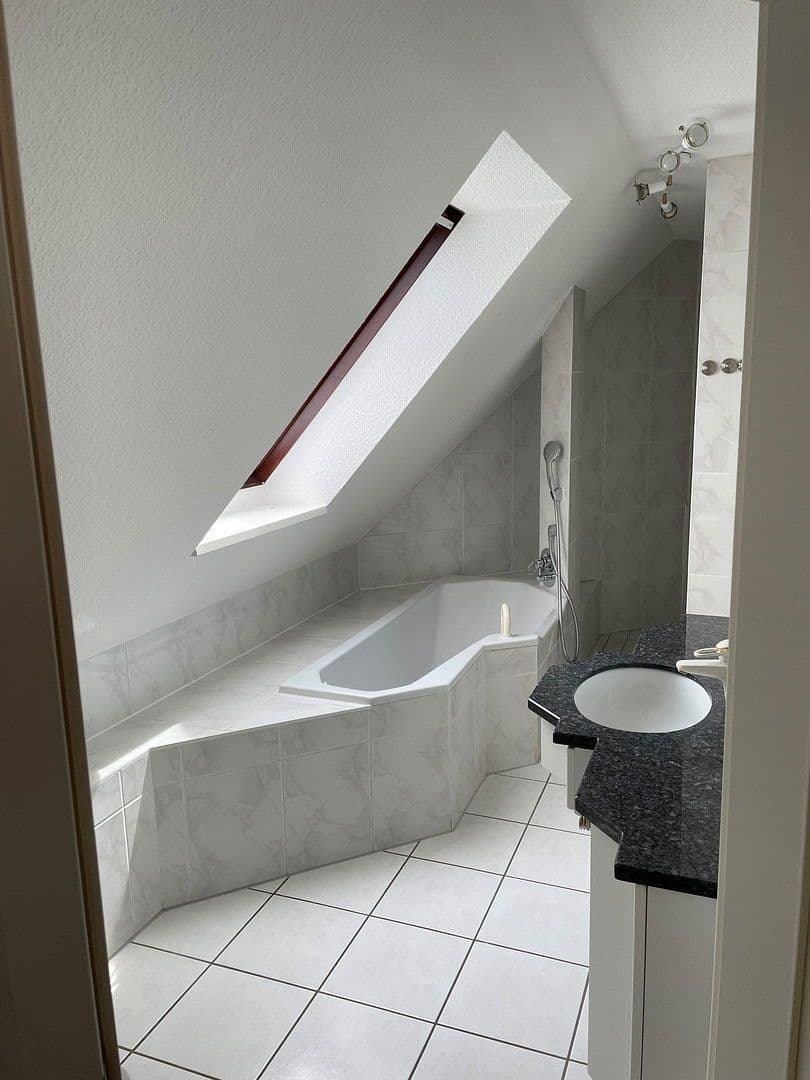 Prenájom bytu 3-izbový 116 m², Quickborn, Šlezvicko-Holštajnsko Prenájom bytu 3-izbový 116 m², Quickborn, Šlezvicko-Holštajnsko