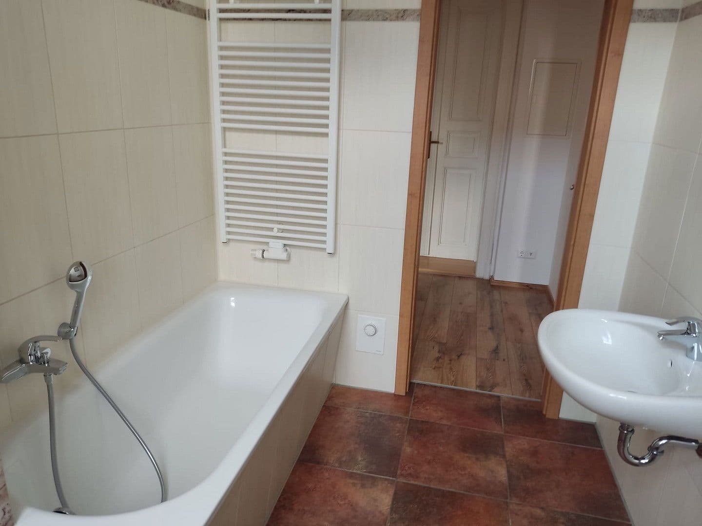 Prenájom bytu 2-izbový 47 m², 4 Menageriestr., Dresden, Sasko Prenájom bytu 2-izbový 47 m², 4 Menageriestr., Dresden, Sasko