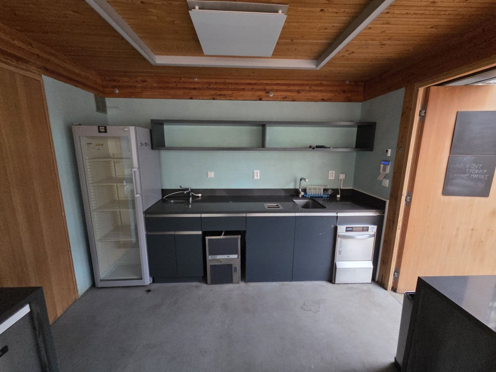 Prenájom nebytového priestoru 124 m², Kostnické náměstí, Praha, Praha Prenájom nebytového priestoru 124 m², Kostnické náměstí, Praha, Praha