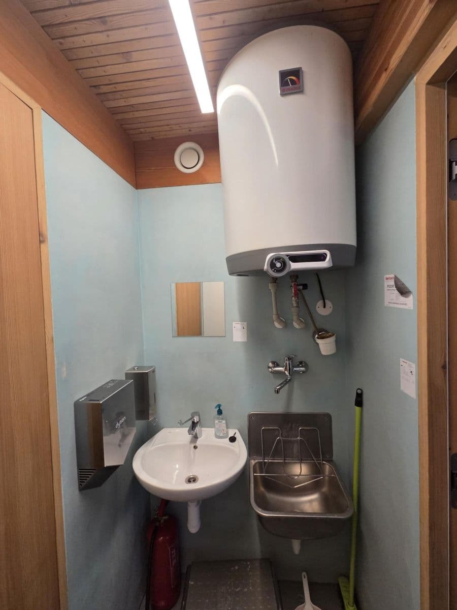 Prenájom nebytového priestoru 124 m², Kostnické náměstí, Praha, Praha Prenájom nebytového priestoru 124 m², Kostnické náměstí, Praha, Praha