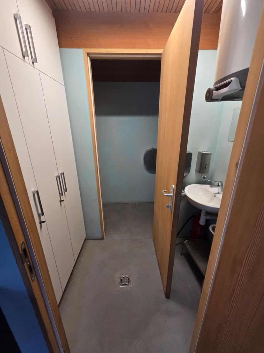 Prenájom nebytového priestoru 124 m², Kostnické náměstí, Praha, Praha Prenájom nebytového priestoru 124 m², Kostnické náměstí, Praha, Praha