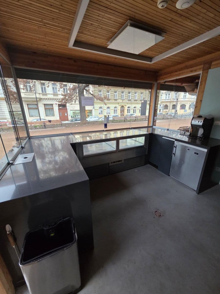 Prenájom nebytového priestoru 124 m², Kostnické náměstí, Praha, Praha Prenájom nebytového priestoru 124 m², Kostnické náměstí, Praha, Praha