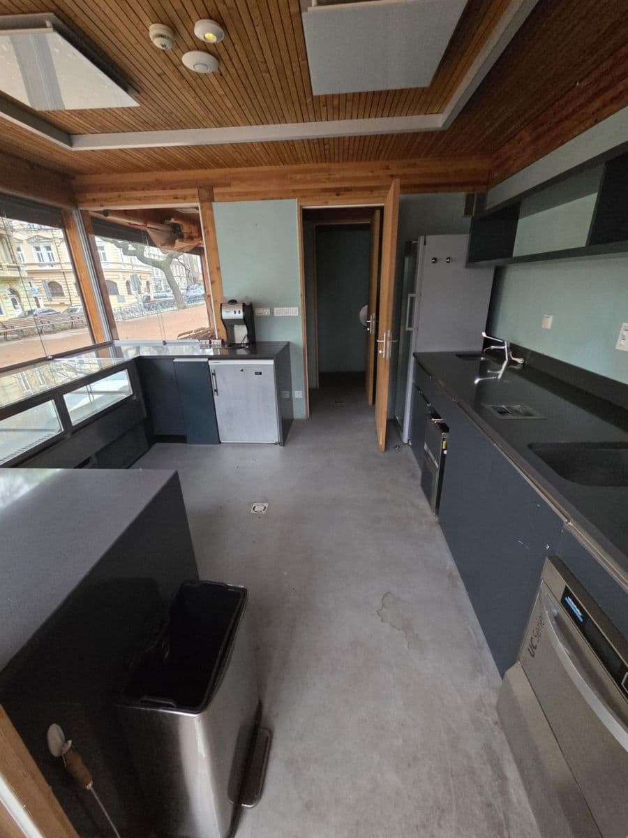 Prenájom nebytového priestoru 124 m², Kostnické náměstí, Praha, Praha Prenájom nebytového priestoru 124 m², Kostnické náměstí, Praha, Praha