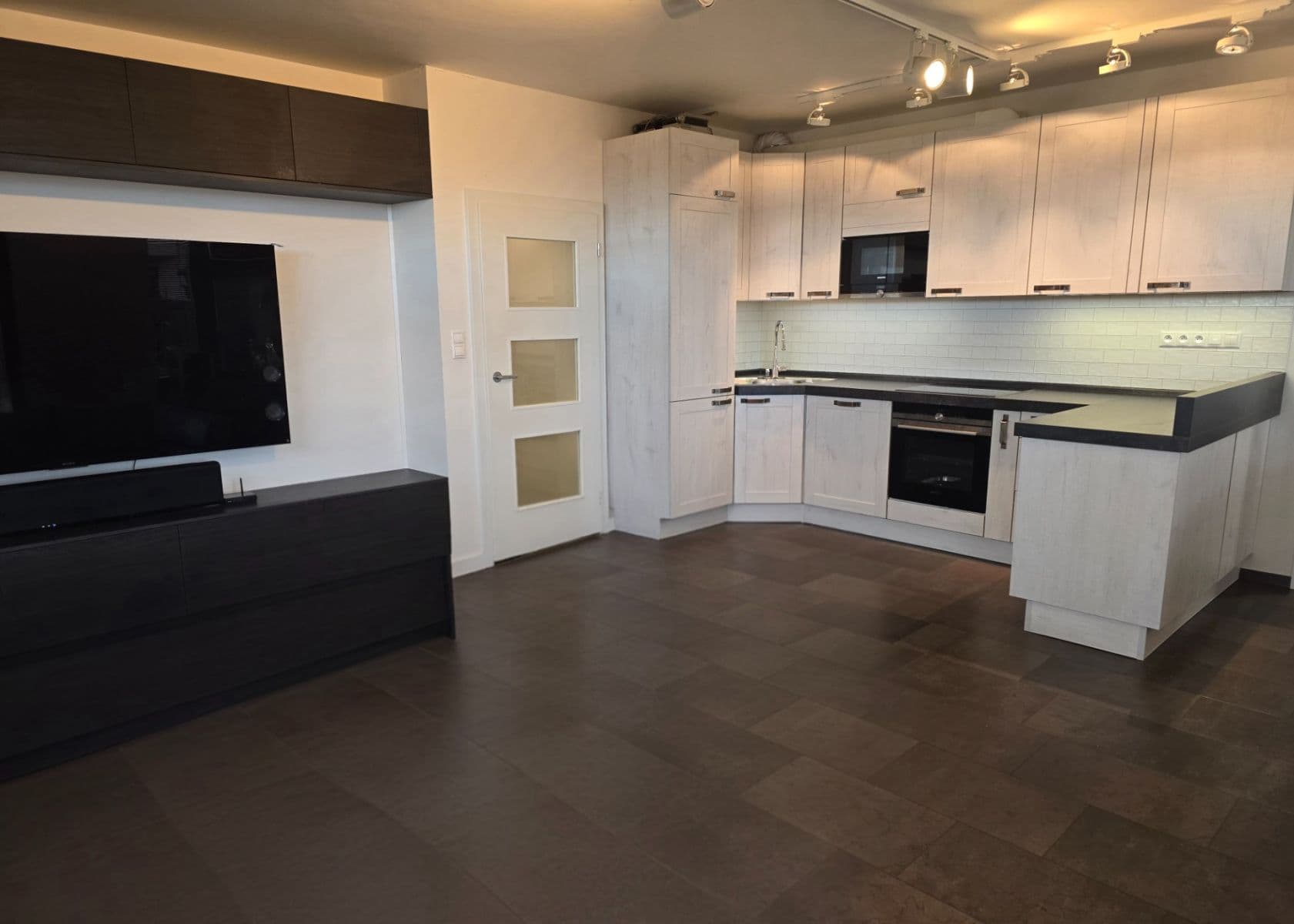 Prenájom bytu 2-izbový 64 m², Lanžhotská, Praha, Praha Prenájom bytu 2-izbový 64 m², Lanžhotská, Praha, Praha