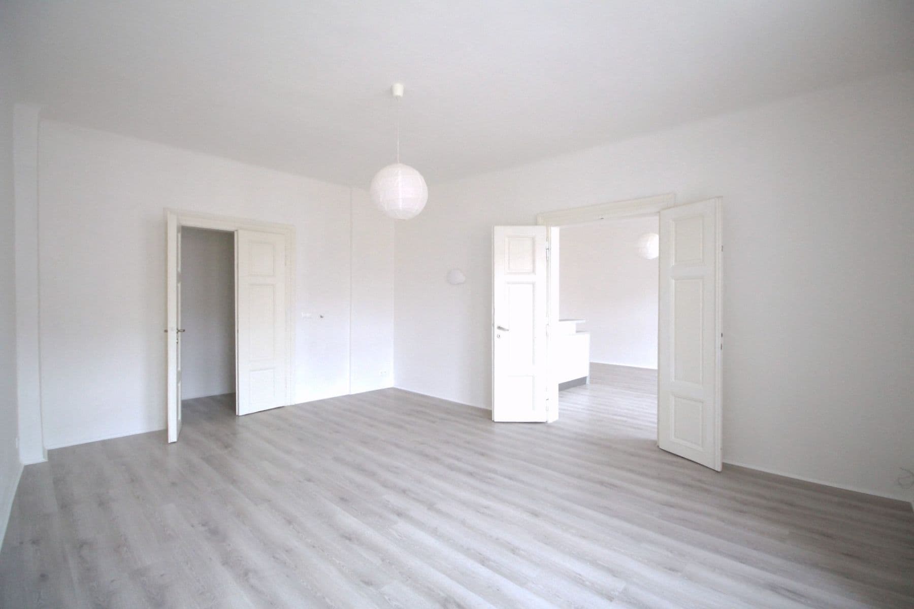 Prenájom bytu 3-izbový 103 m², Bělehradská, Praha, Praha Prenájom bytu 3-izbový 103 m², Bělehradská, Praha, Praha