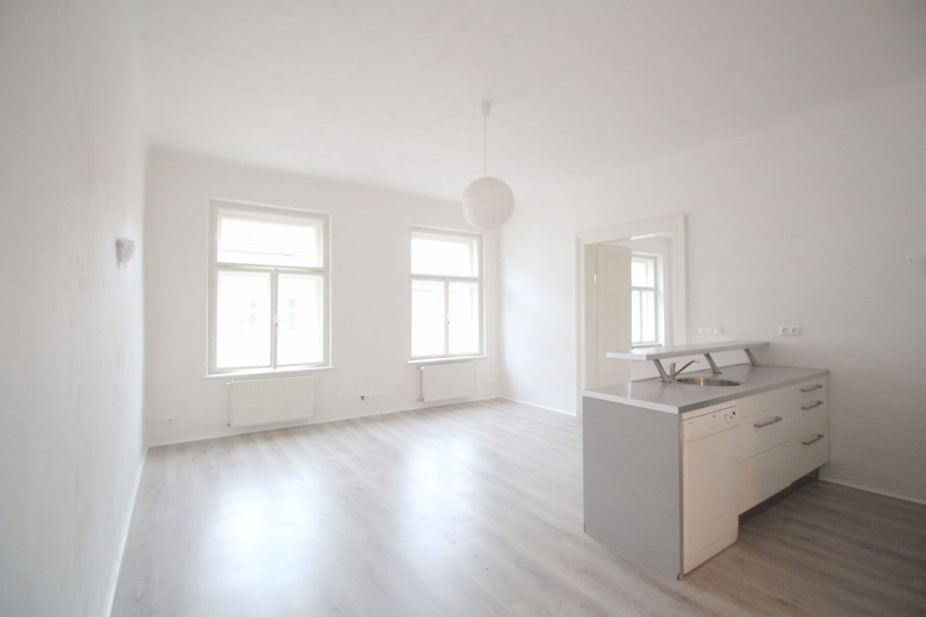 Prenájom bytu 3-izbový 103 m², Bělehradská, Praha, Praha Prenájom bytu 3-izbový 103 m², Bělehradská, Praha, Praha