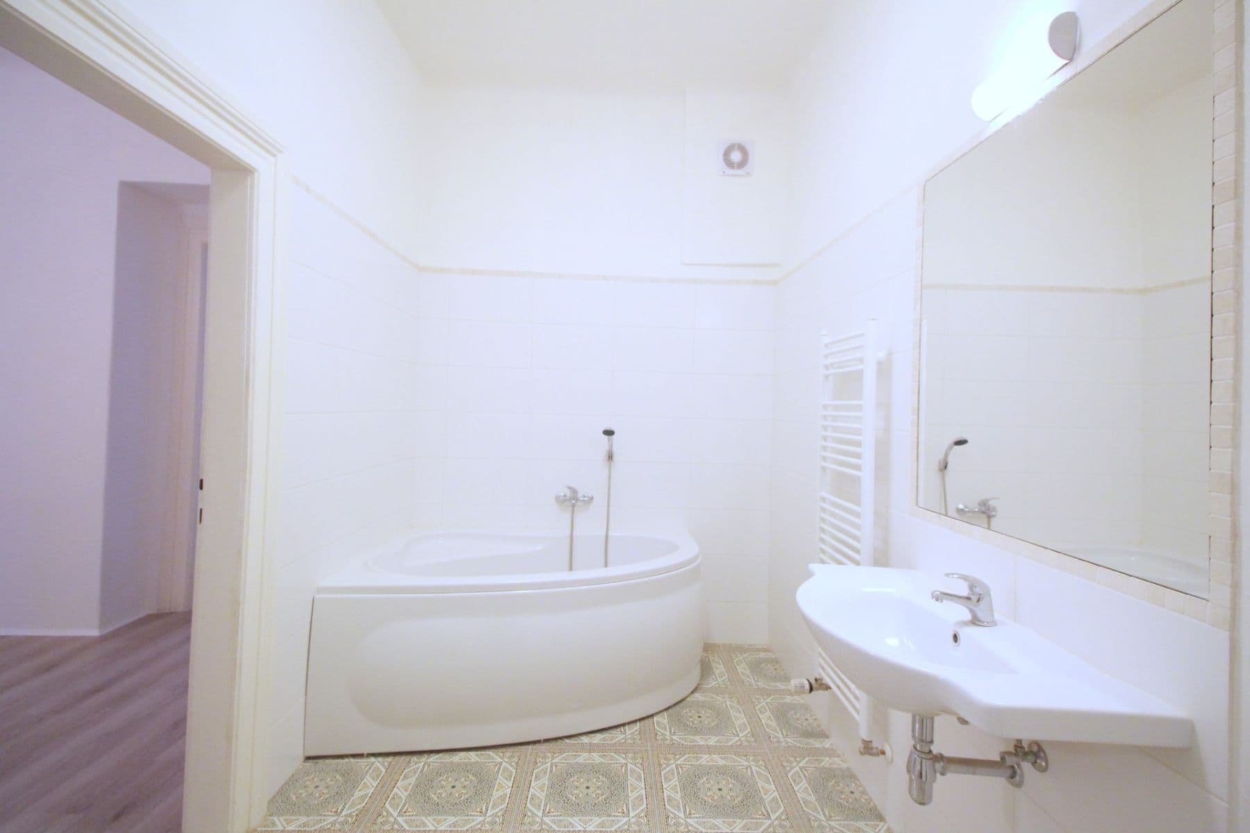 Prenájom bytu 3-izbový 103 m², Bělehradská, Praha, Praha Prenájom bytu 3-izbový 103 m², Bělehradská, Praha, Praha