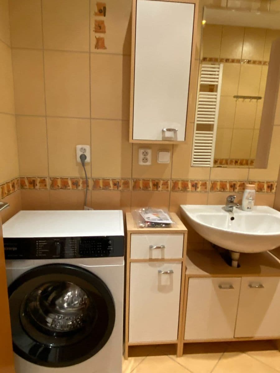 Prenájom bytu 2-izbový 59 m², Mattioliho, Praha, Praha Prenájom bytu 2-izbový 59 m², Mattioliho, Praha, Praha