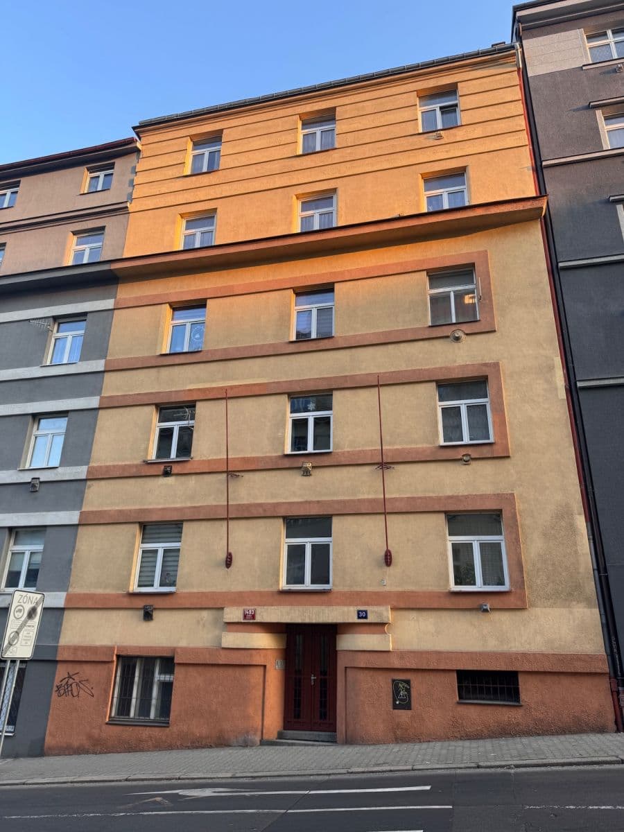 Prenájom bytu 2-izbový 55 m², Na Jezerce, Praha, Praha Prenájom bytu 2-izbový 55 m², Na Jezerce, Praha, Praha