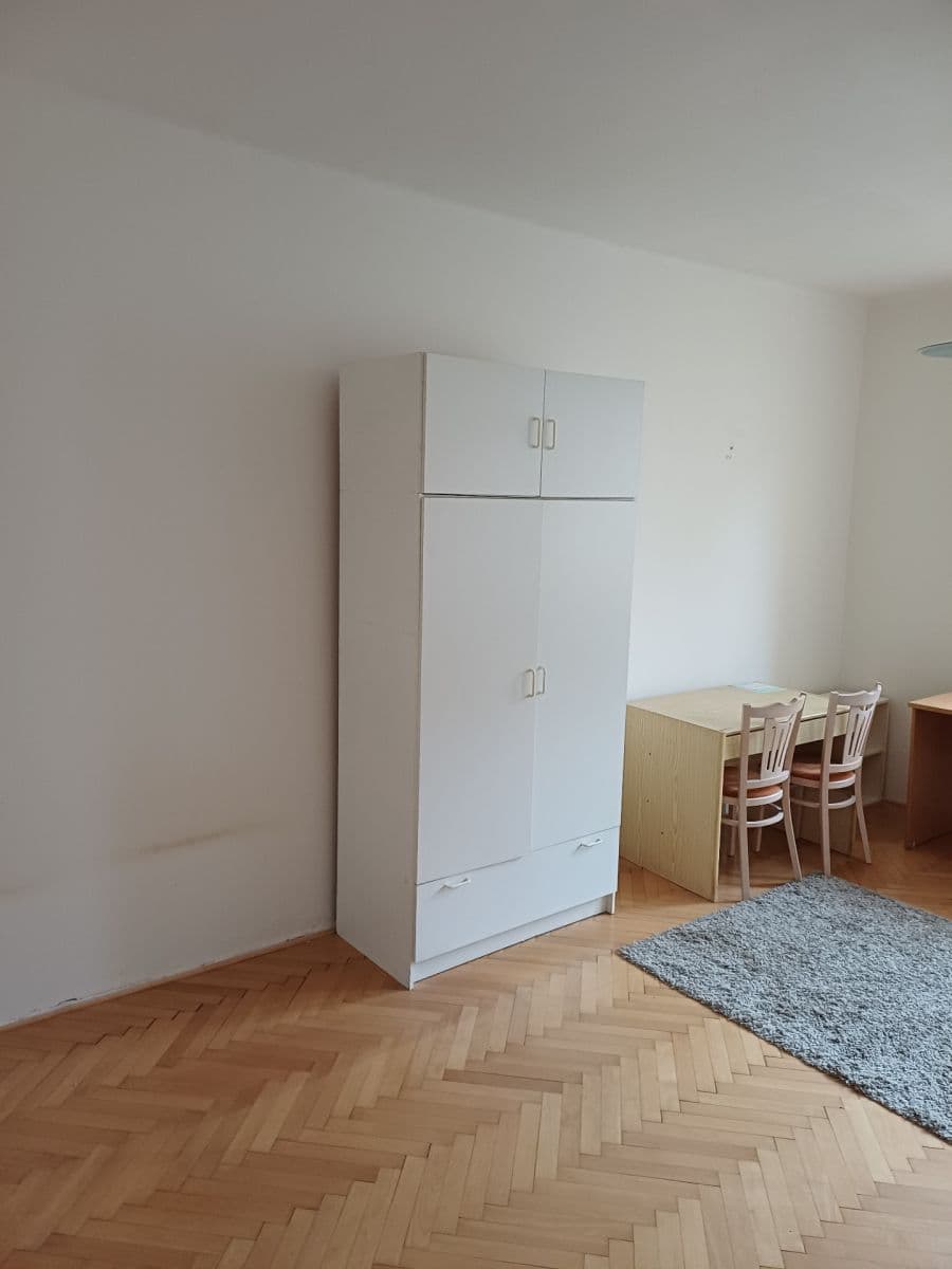 Prenájom bytu 2-izbový 49 m², Ostrovského, Praha, Praha Prenájom bytu 2-izbový 49 m², Ostrovského, Praha, Praha