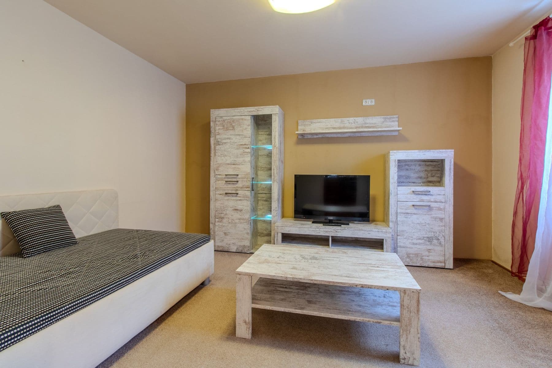 Prenájom bytu 1-izbový 33 m², Vodárenská, Kladno, Středočeský kraj Prenájom bytu 1-izbový 33 m², Vodárenská, Kladno, Středočeský kraj