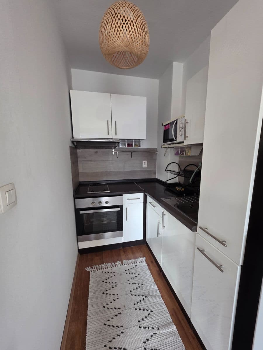 Prenájom bytu 1-izbový 45 m², Poľnohospodárska, Vrakuňa, Bratislavský kraj Prenájom bytu 1-izbový 45 m², Poľnohospodárska, Vrakuňa, Bratislavský kraj